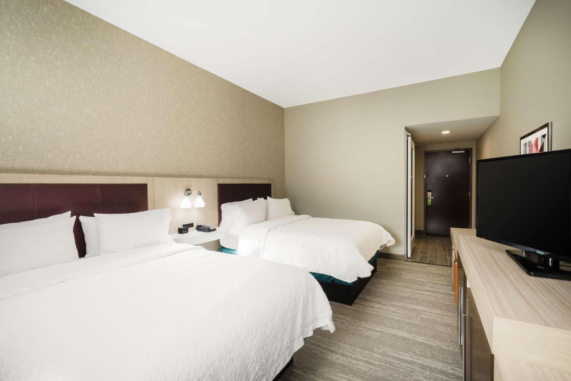 Hampton Inn Newport Exterior foto