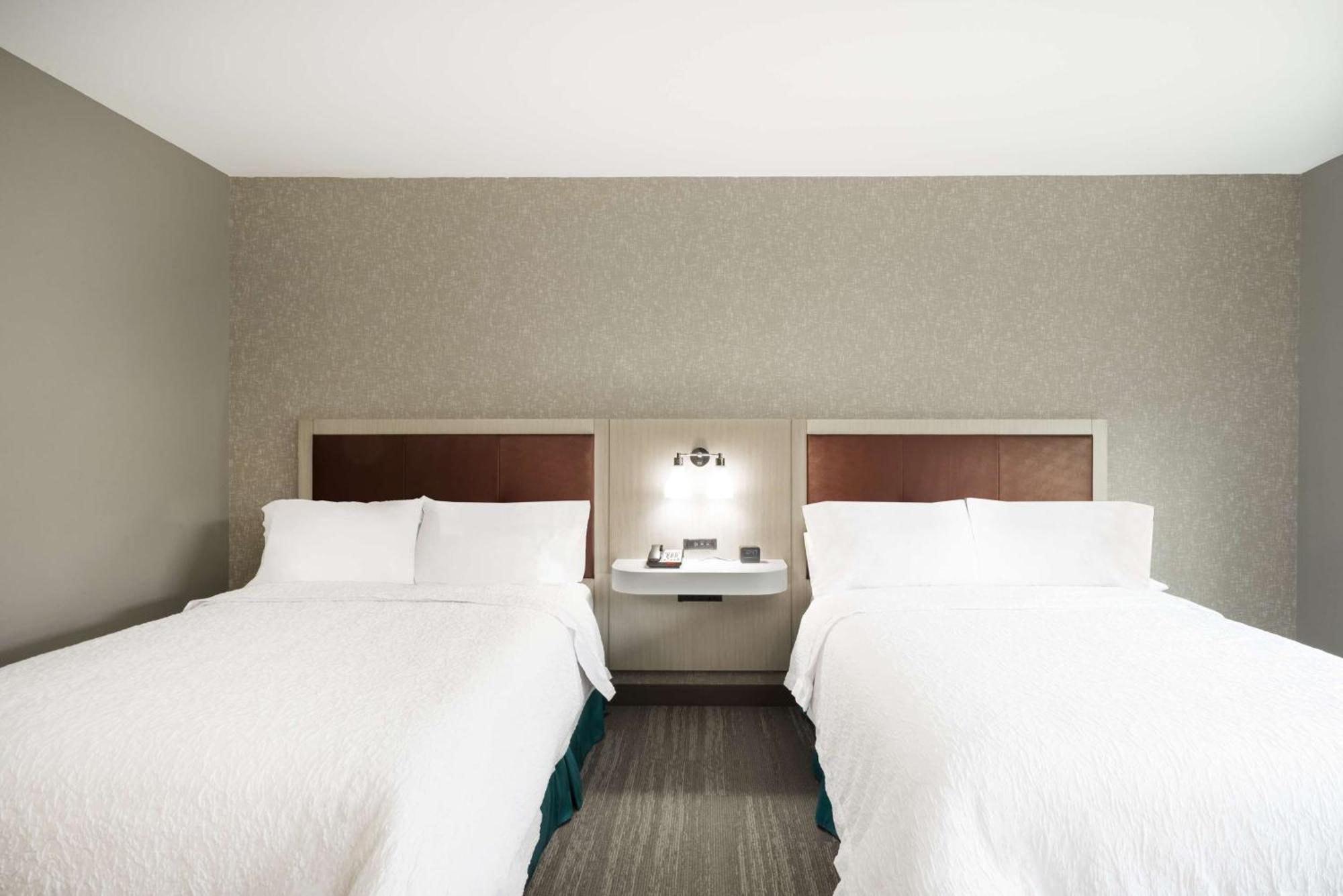 Hampton Inn Newport Exterior foto